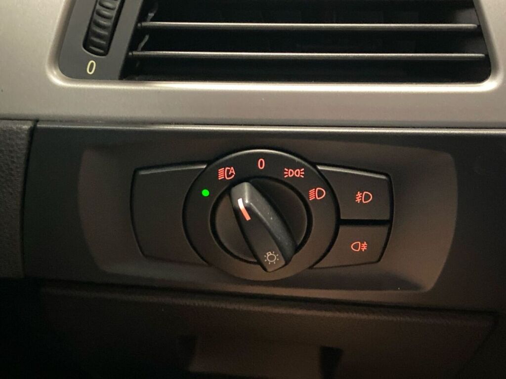 BMW 320 2007 Punainen