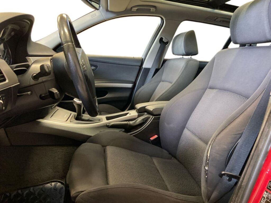 BMW 320 2007 Punainen