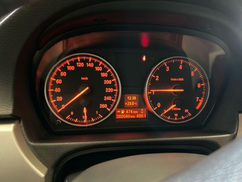 BMW 320 2007 Punainen