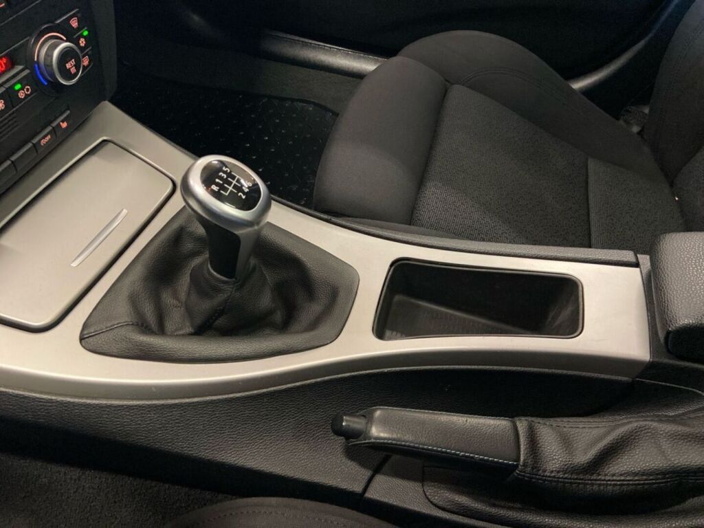 BMW 320 2007 Punainen