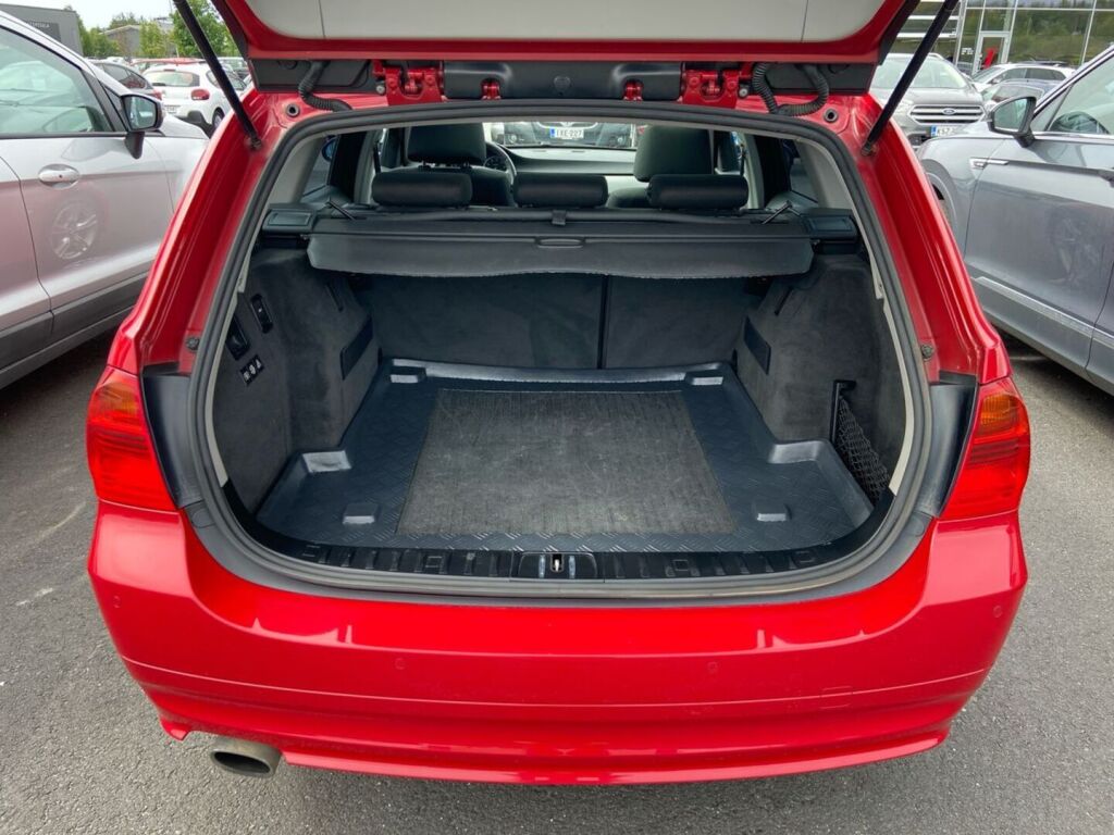 BMW 320 2007 Punainen