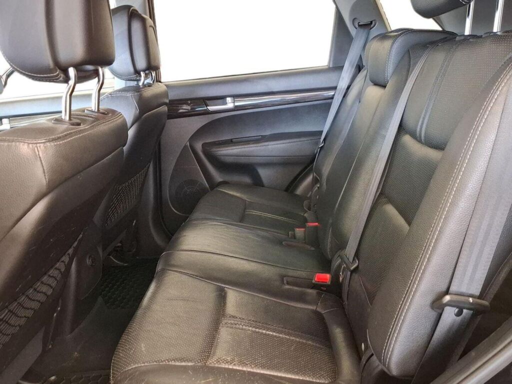 Kia Sorento 2010 Musta