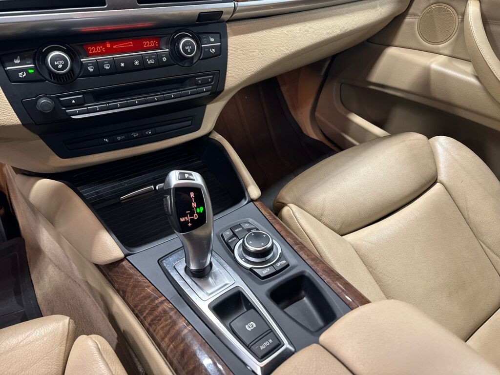 BMW X6 2010 Punainen