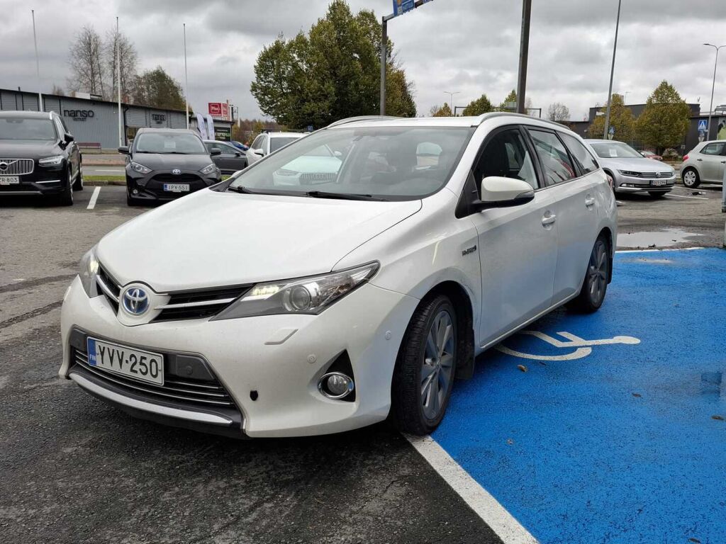 Toyota Auris 2013 Valkoinen