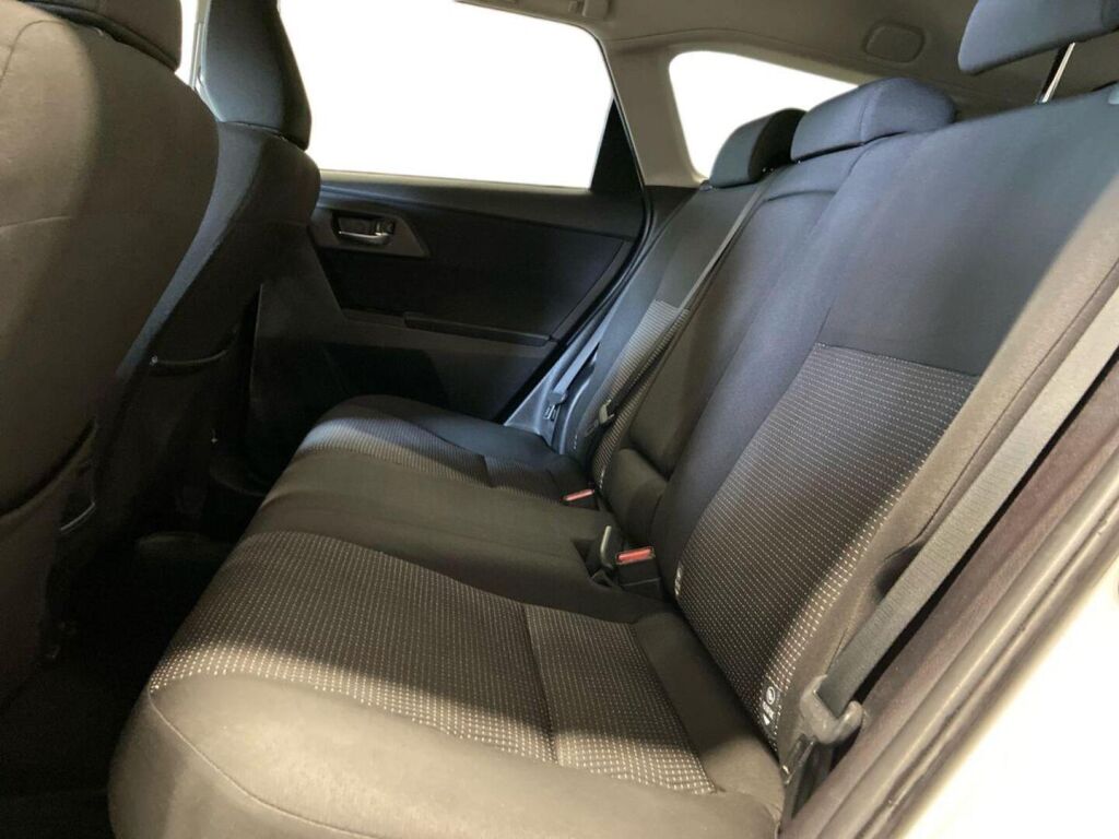 Toyota Auris 2013 Valkoinen