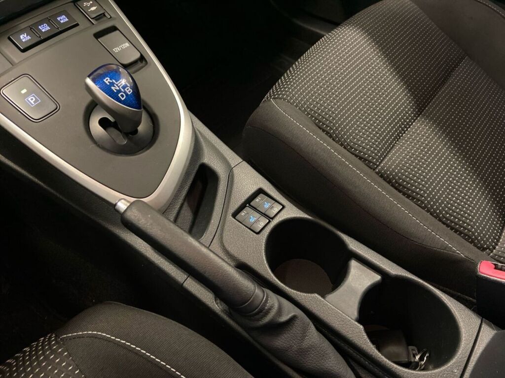 Toyota Auris 2013 Valkoinen