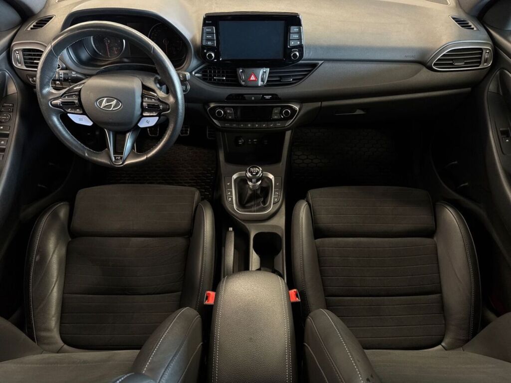 Hyundai i30 5d 2019 Punainen