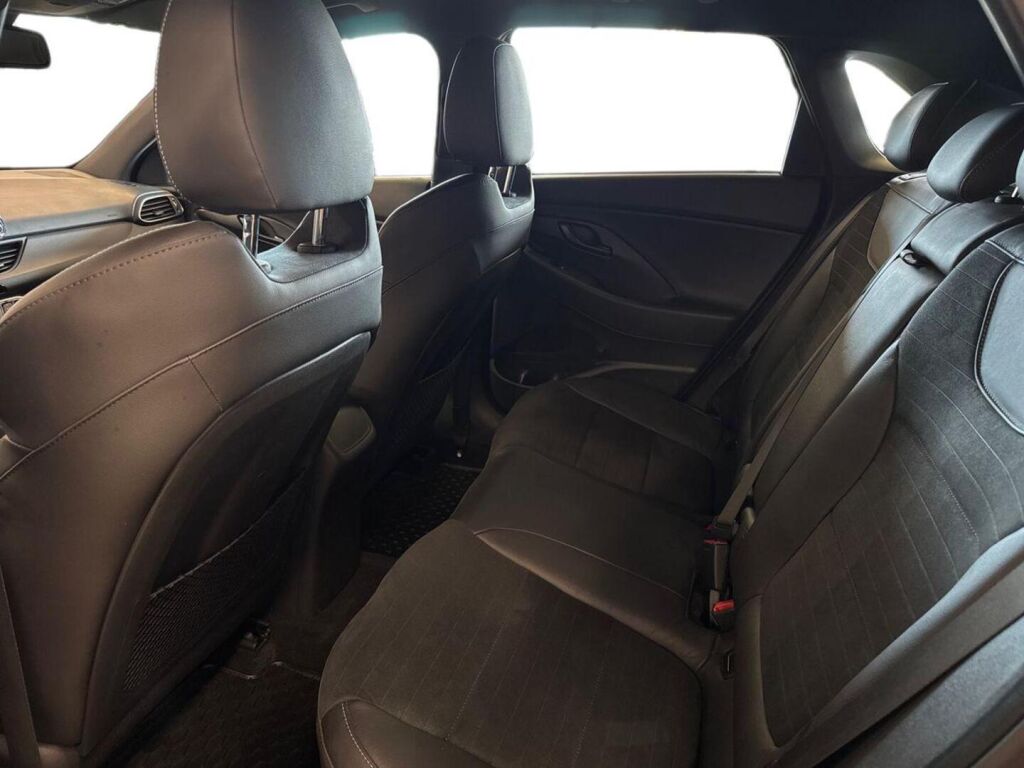 Hyundai i30 5d 2019 Punainen