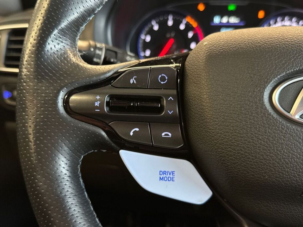Hyundai i30 5d 2019 Punainen