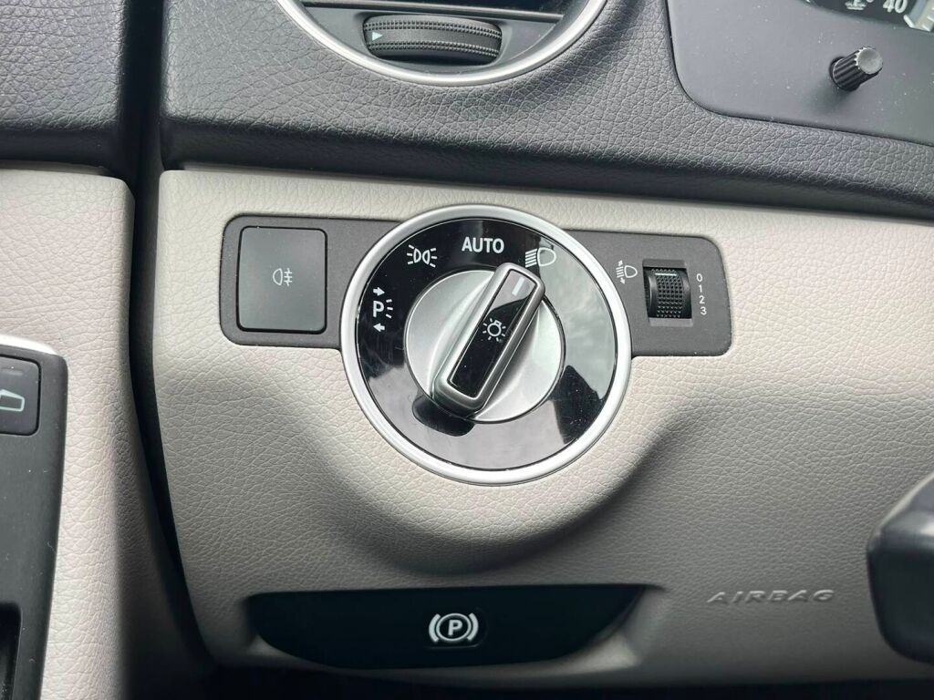 Mercedes-Benz C 2011 Harmaa