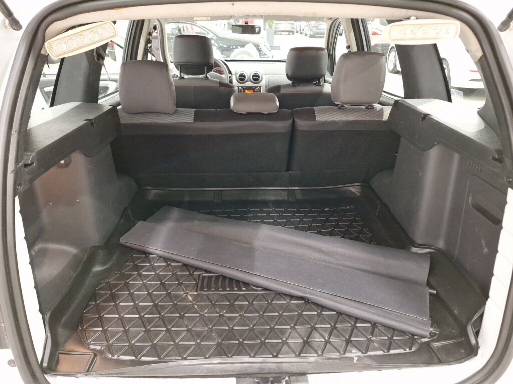 Dacia Duster 2013 Valkoinen