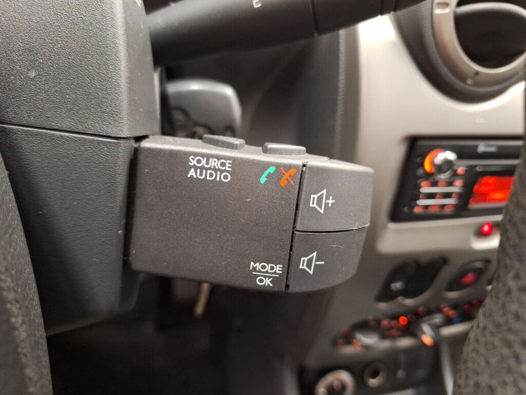 Dacia Duster 2013 Valkoinen