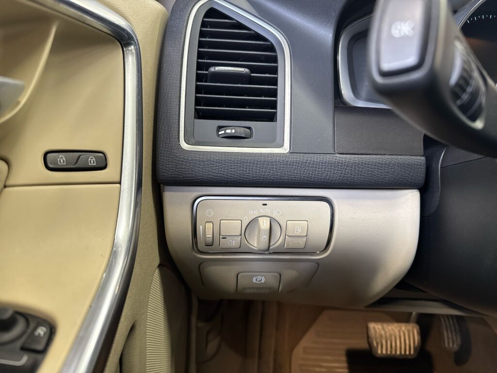 Volvo XC60 2013 Musta