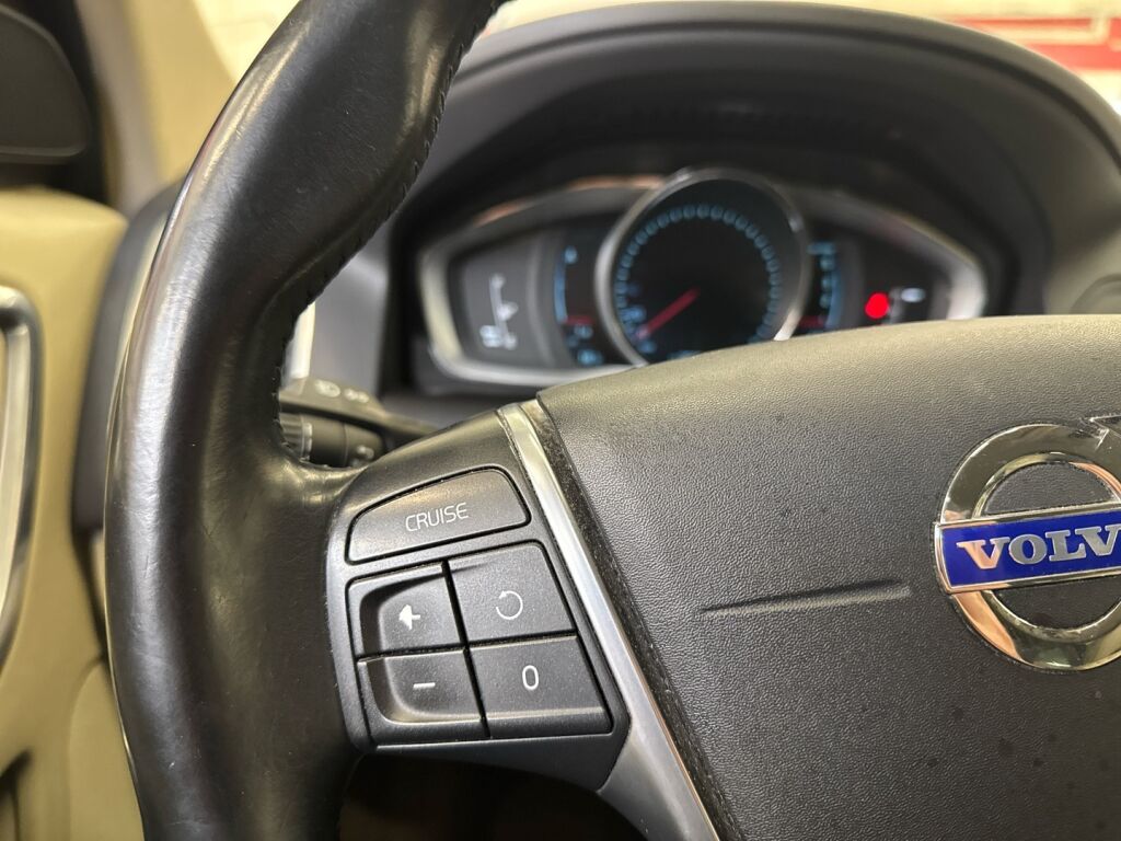 Volvo XC60 2013 Musta