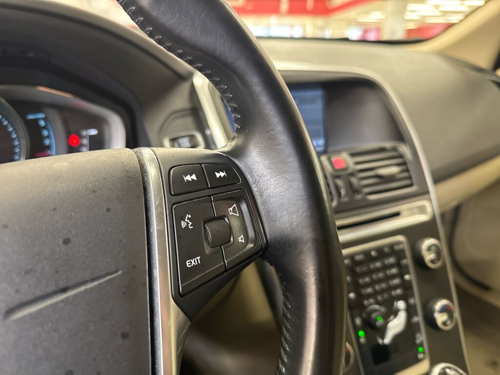 Volvo XC60 2013 Musta