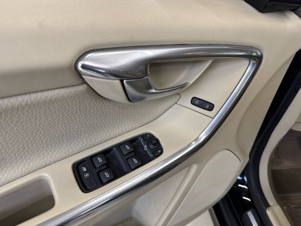 Volvo XC60 2013 Musta