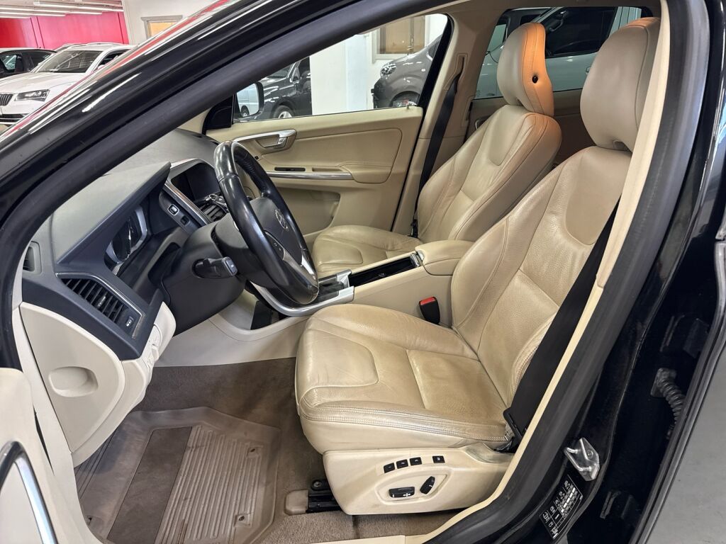 Volvo XC60 2013 Musta