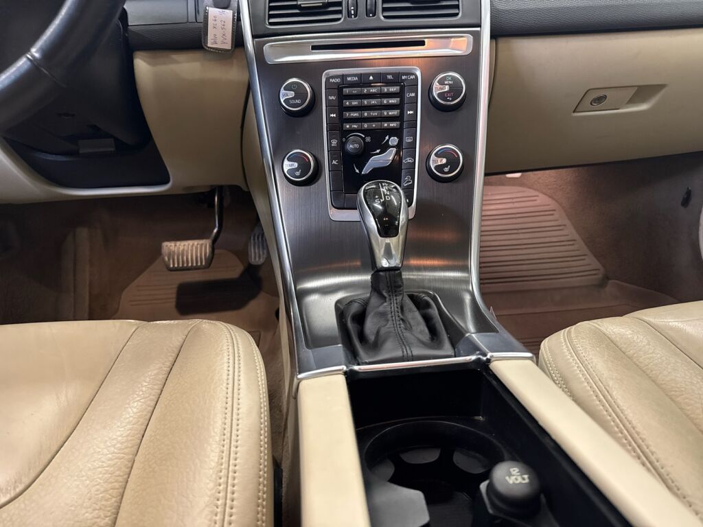 Volvo XC60 2013 Musta