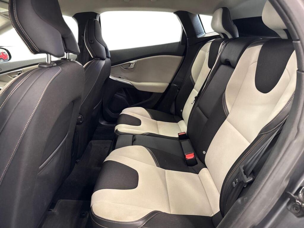 Volvo V40 Cross Country 2013 Harmaa