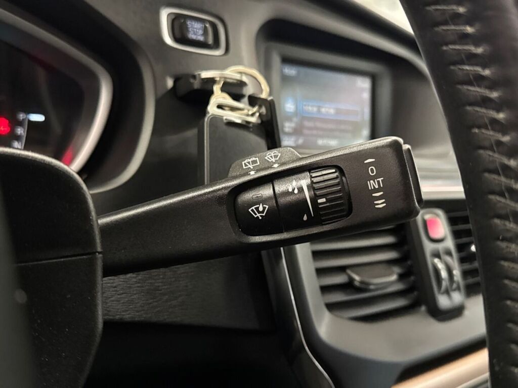 Volvo V40 Cross Country 2013 Harmaa