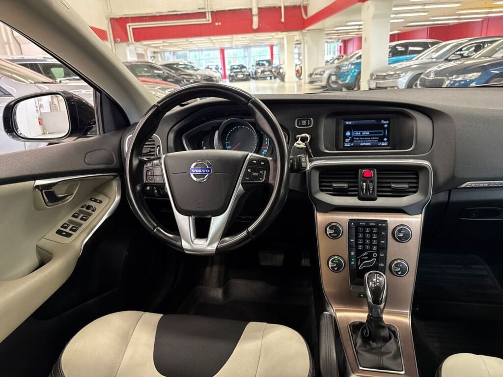 Volvo V40 Cross Country 2013 Harmaa