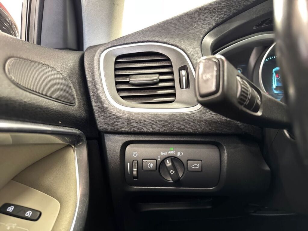 Volvo V40 Cross Country 2013 Harmaa