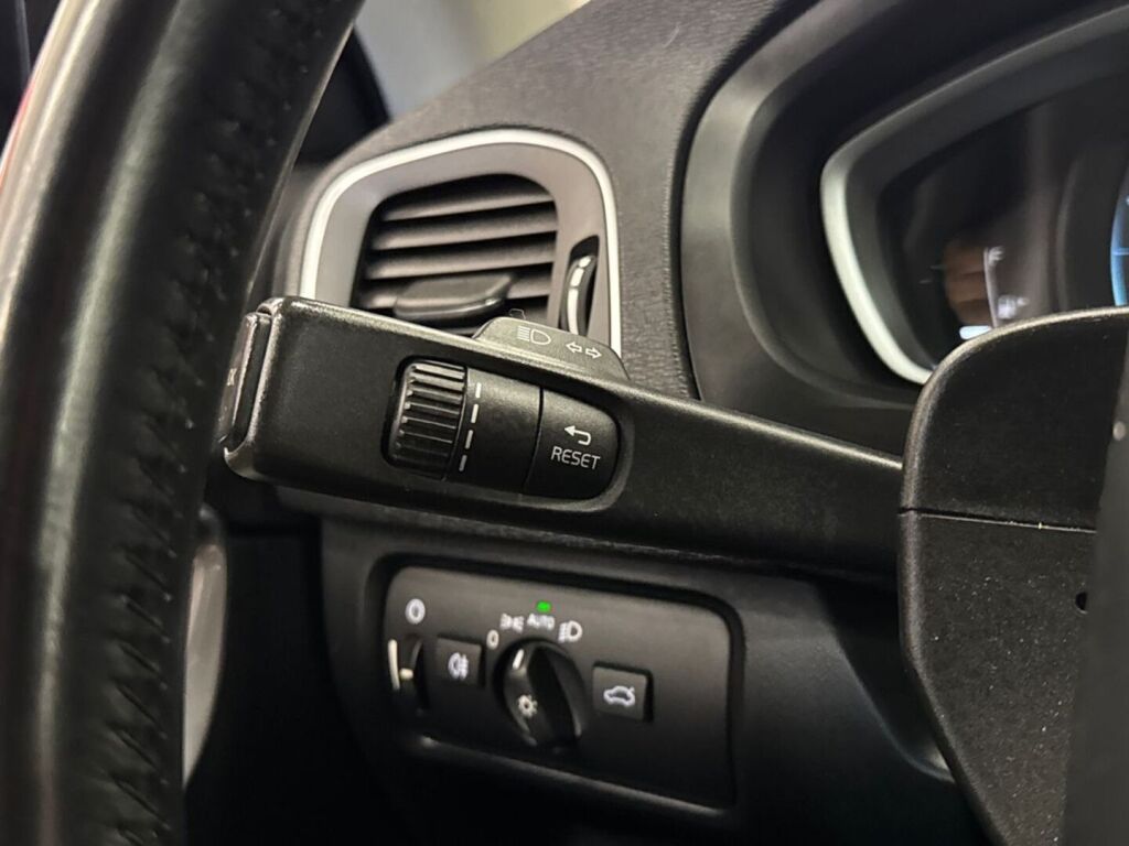 Volvo V40 Cross Country 2013 Harmaa