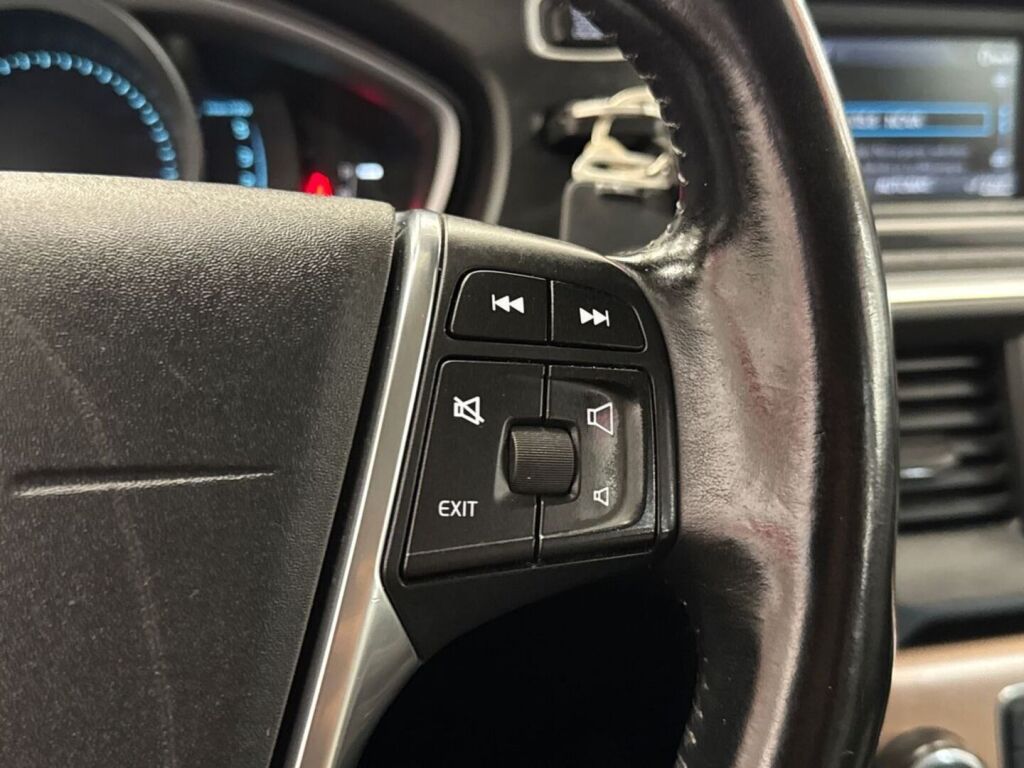 Volvo V40 Cross Country 2013 Harmaa