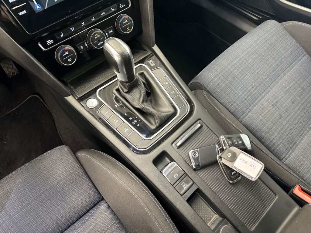 Volkswagen Passat 2020 Musta