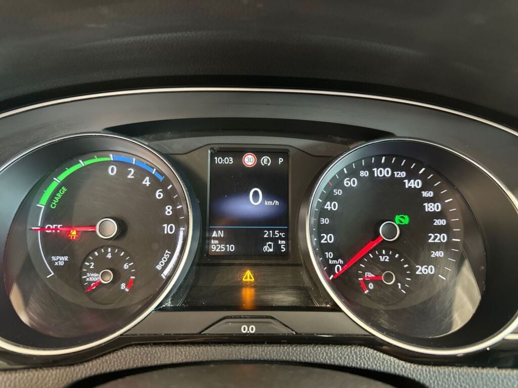 Volkswagen Passat 2020 Musta