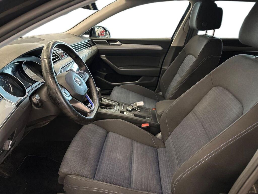 Volkswagen Passat 2020 Musta