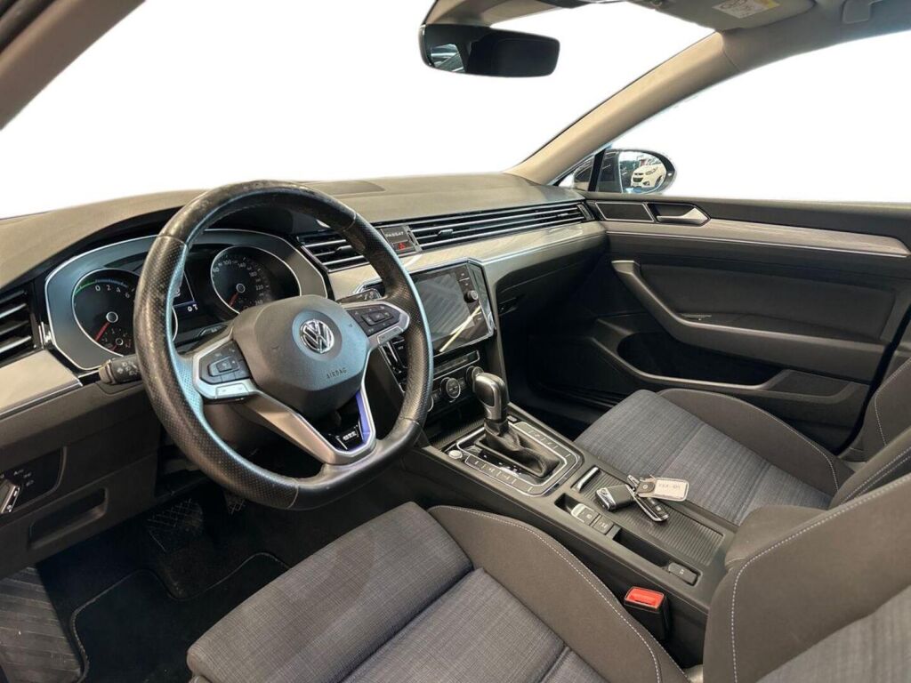 Volkswagen Passat 2020 Musta