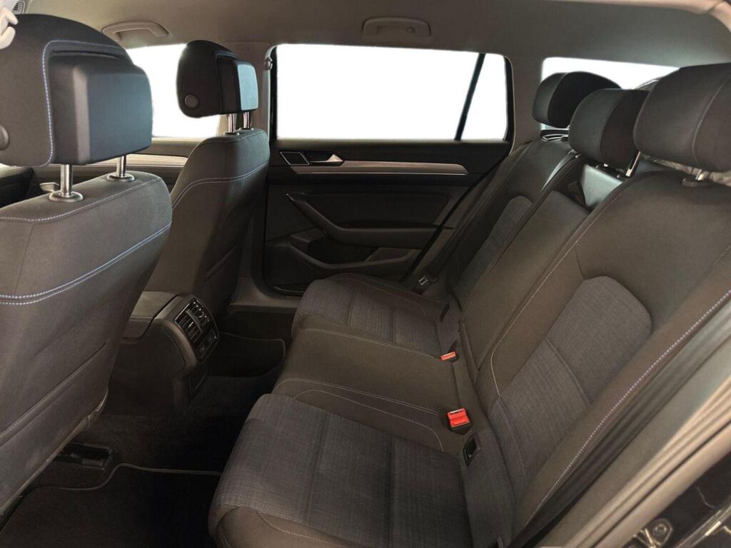 Volkswagen Passat 2020 Musta
