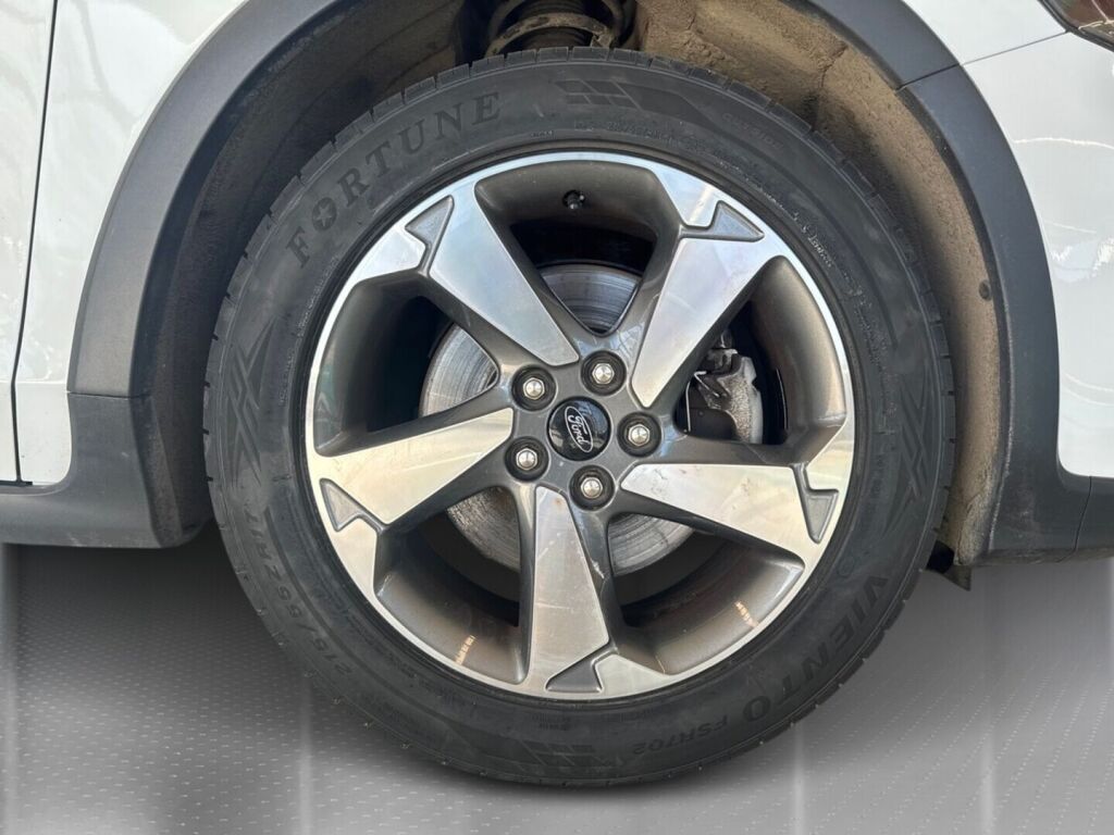 Ford Focus 2020 Valkoinen