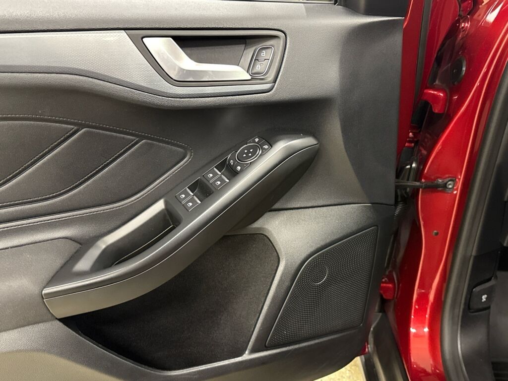 Ford Focus 2020 Punainen