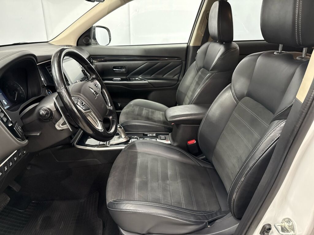 Mitsubishi Outlander PHEV 2021 Valkoinen