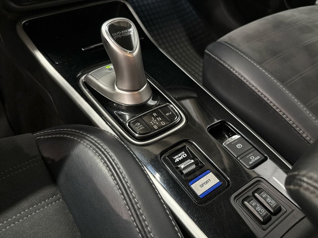 Mitsubishi Outlander PHEV 2021 Valkoinen