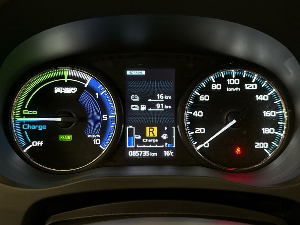 Mitsubishi Outlander PHEV 2021 Valkoinen