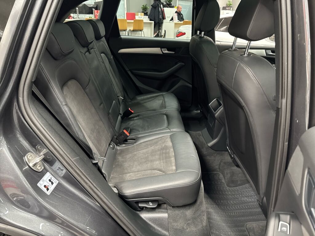 Audi SQ5 2015 Harmaa