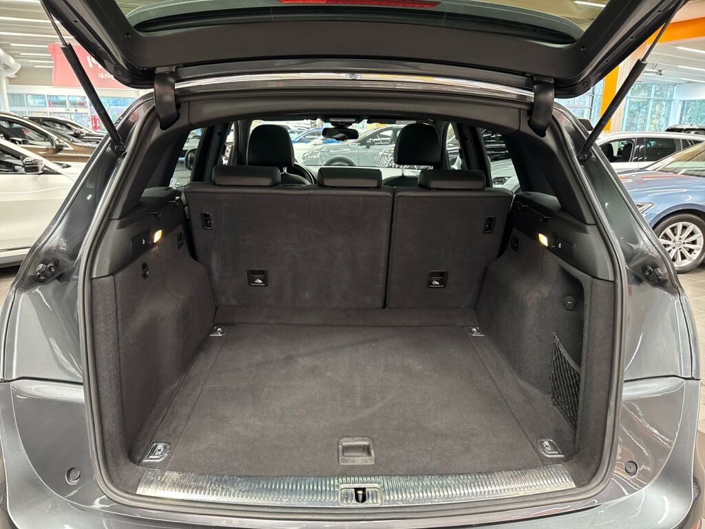 Audi SQ5 2015 Harmaa