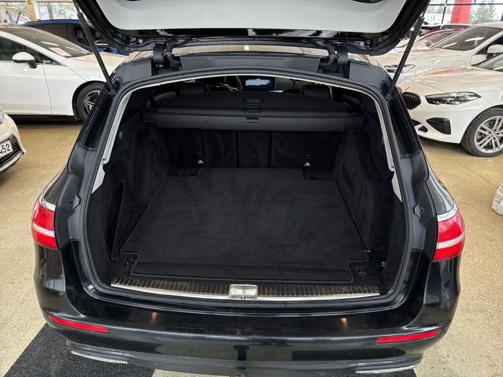 Mercedes-Benz E 2020 Musta