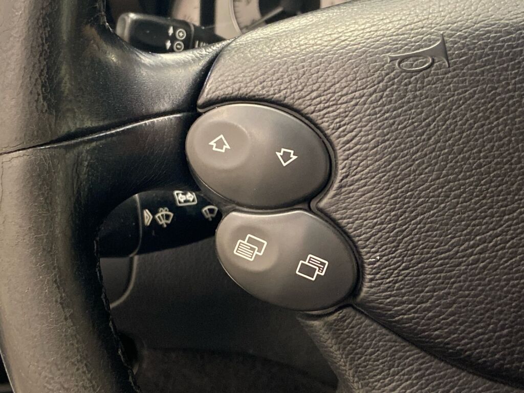 Mercedes-Benz CLK 2005 Hopea