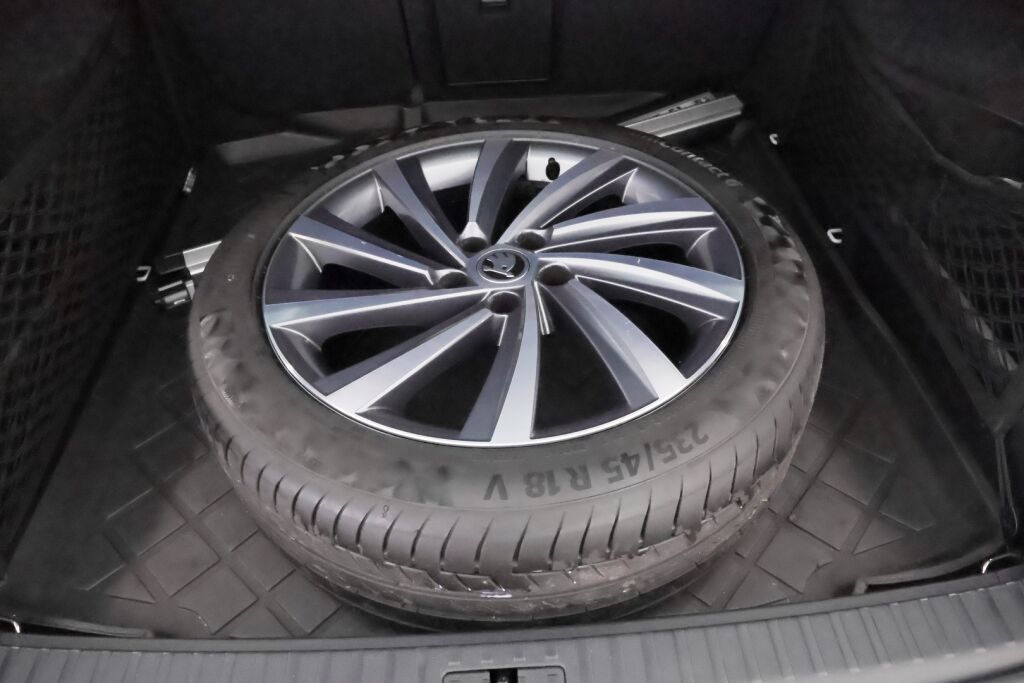 Skoda Octavia 2020 Valkoinen