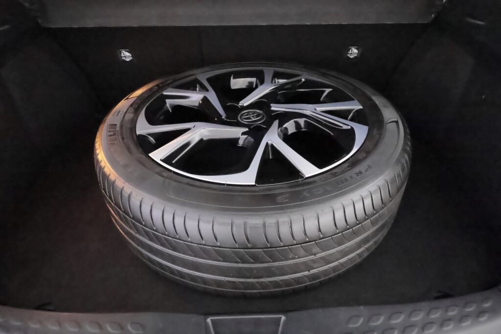 Toyota C-HR 2020 Harmaa