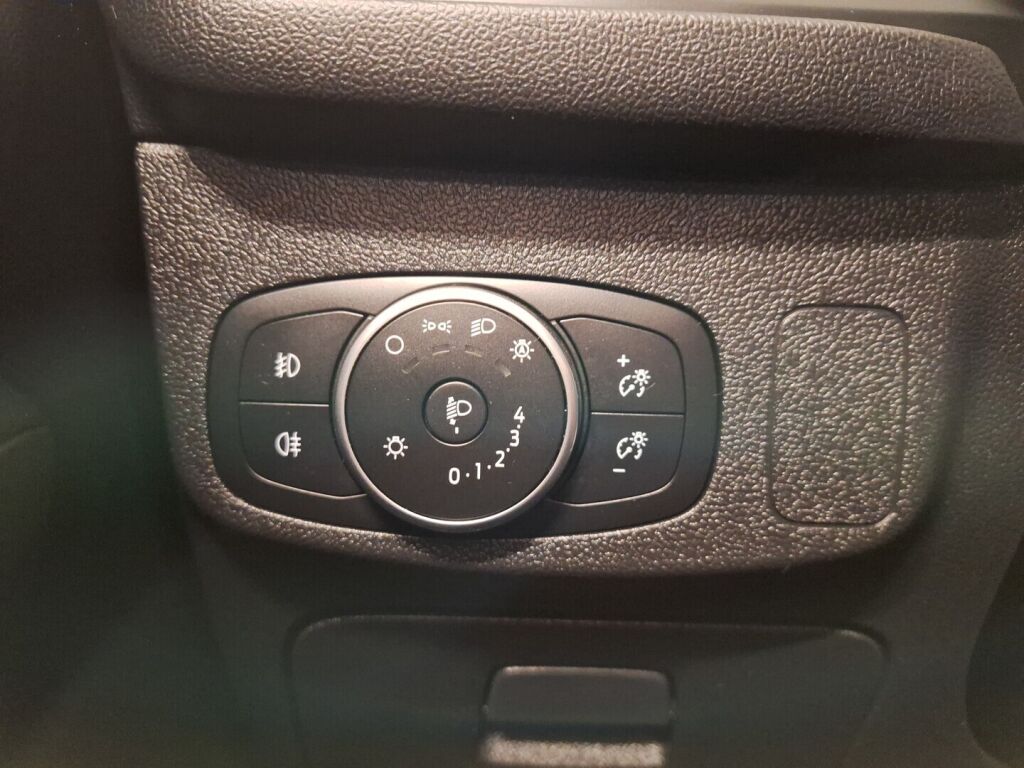 Ford Focus 2020 Punainen