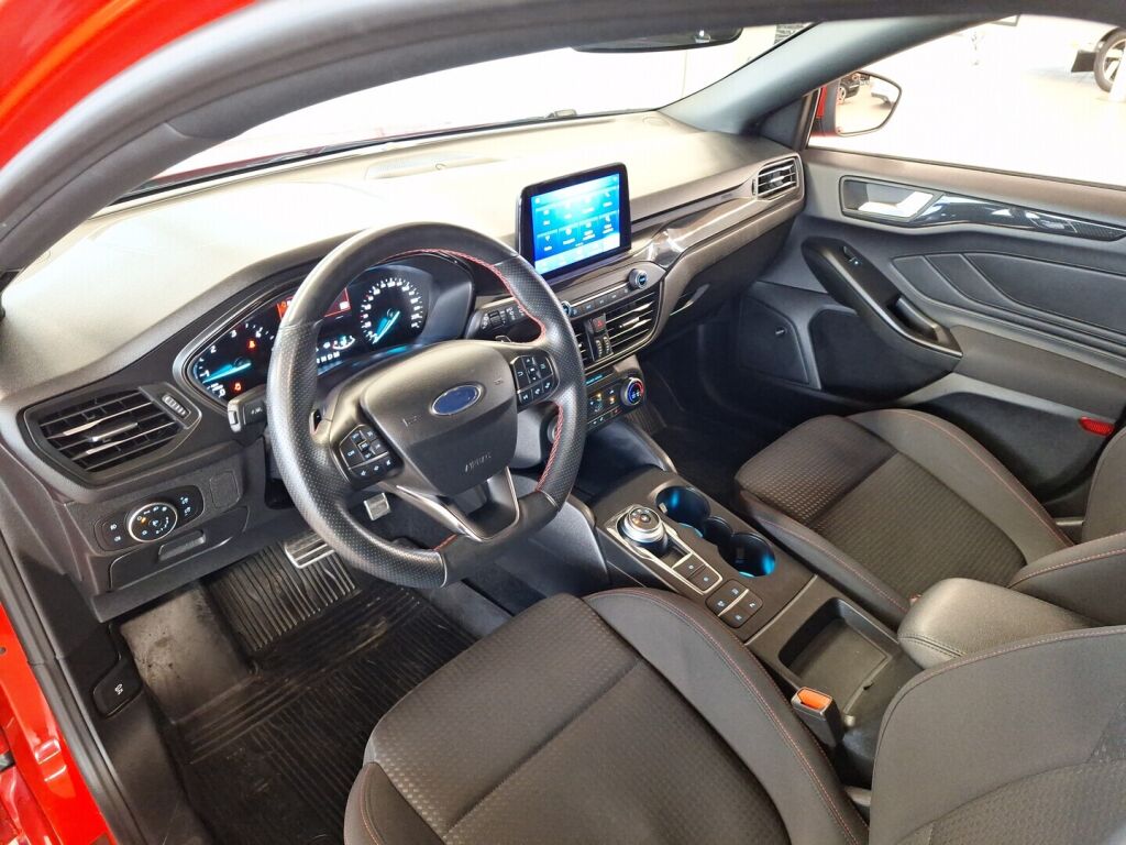 Ford Focus 2020 Punainen