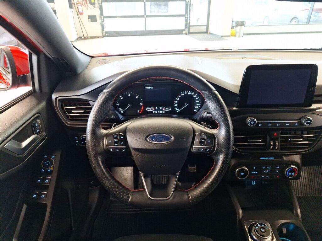 Ford Focus 2020 Punainen