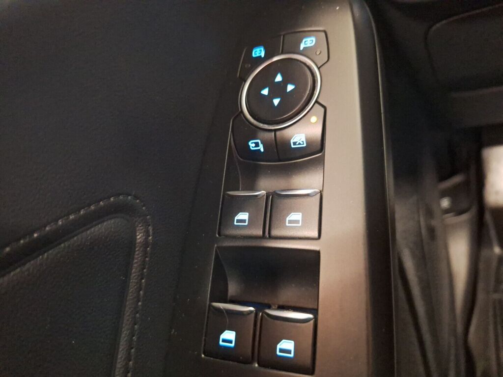 Ford Focus 2020 Punainen