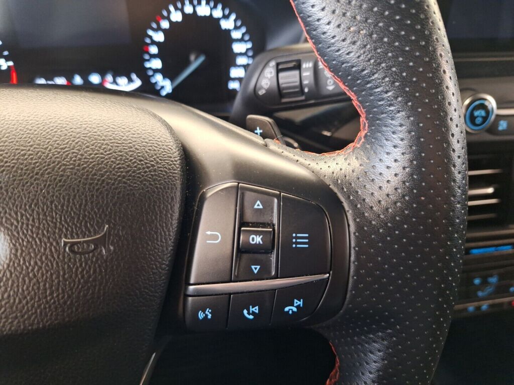 Ford Focus 2020 Punainen