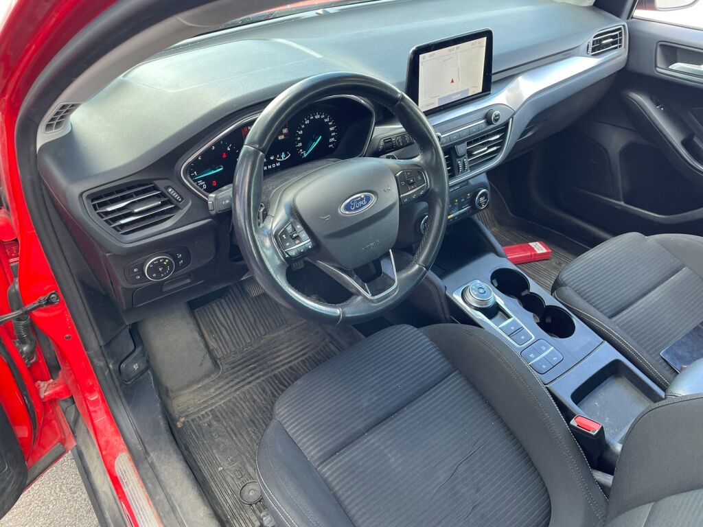 Ford Focus 2020 Punainen